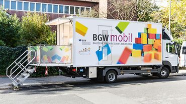 Das BGW mobil mit ausgeklappter Ladefläche