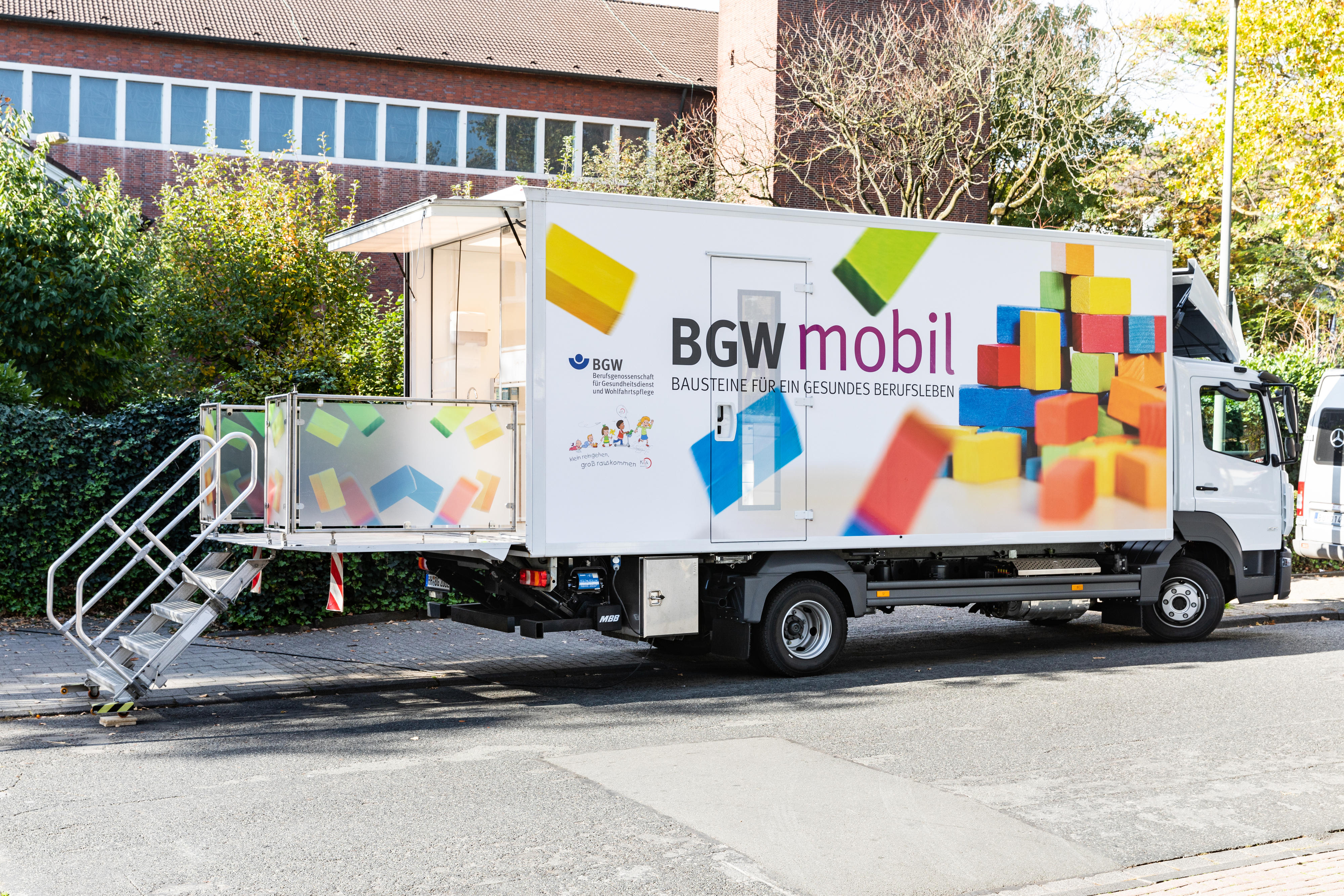 Das BGW mobil mit ausgeklappter Ladefläche