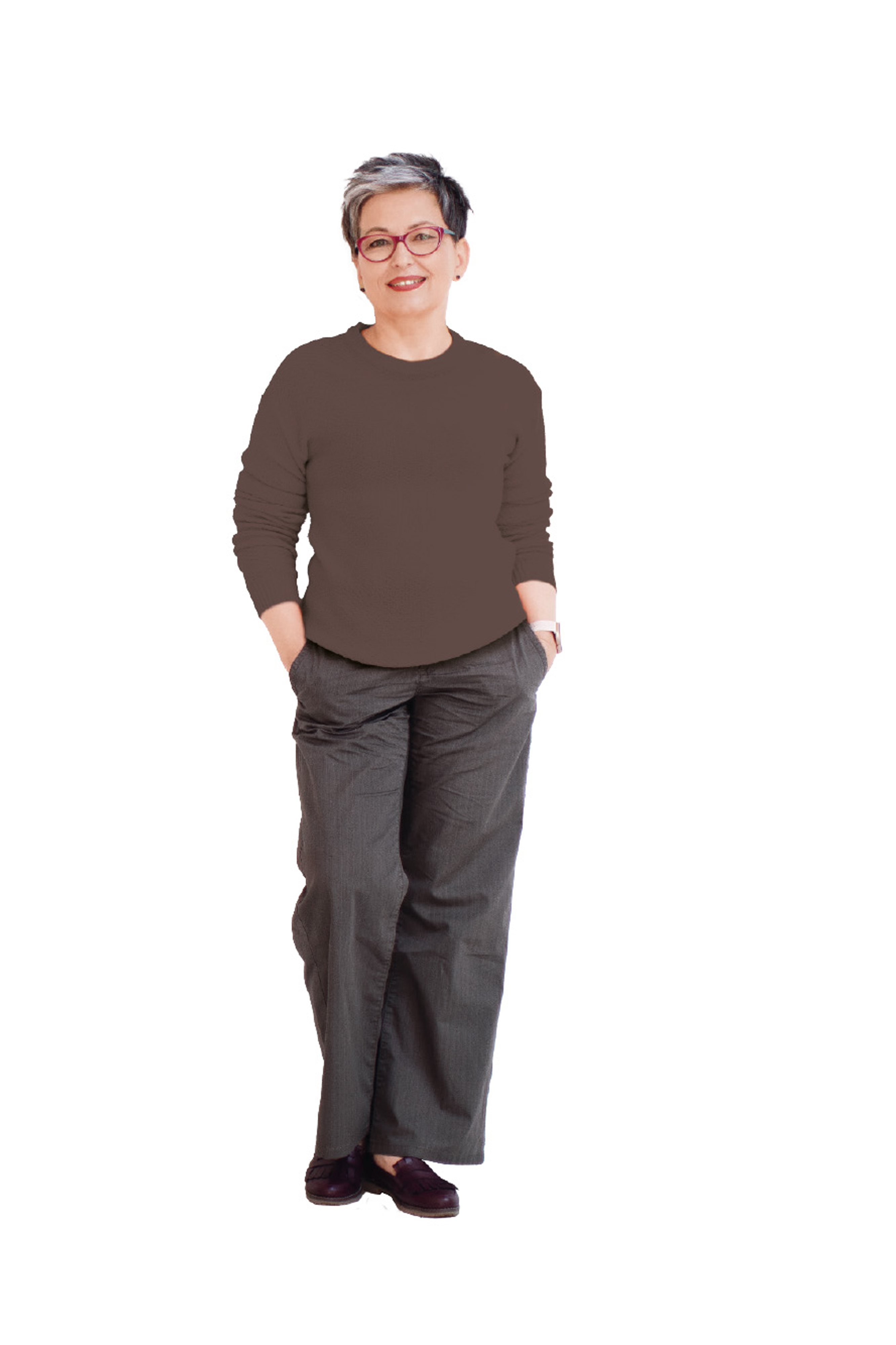 Reifere Dame mit Kurzhaarfrisur und moderner Brille