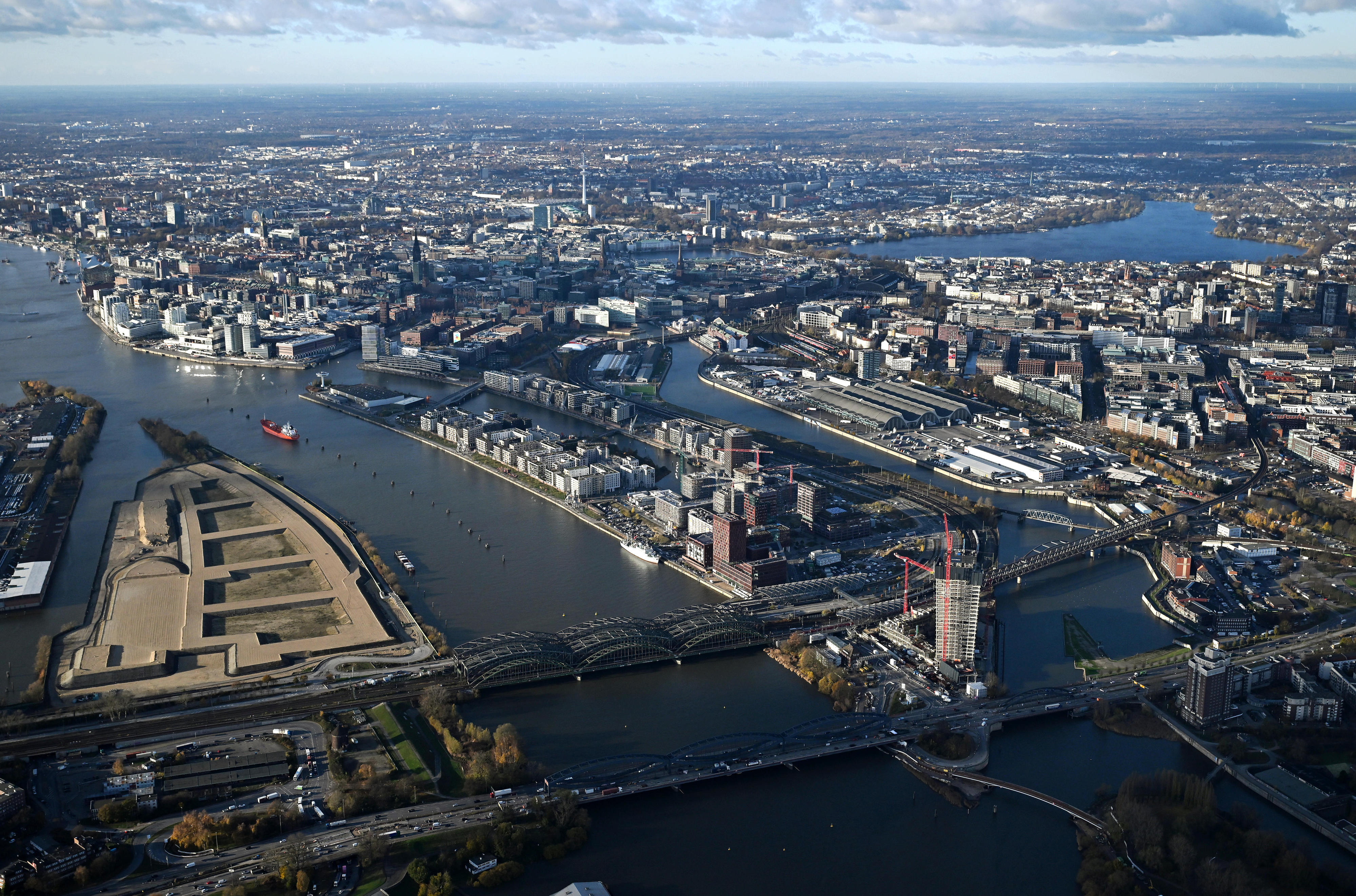 Lauftaufnahme der Hamburger HafenCity.