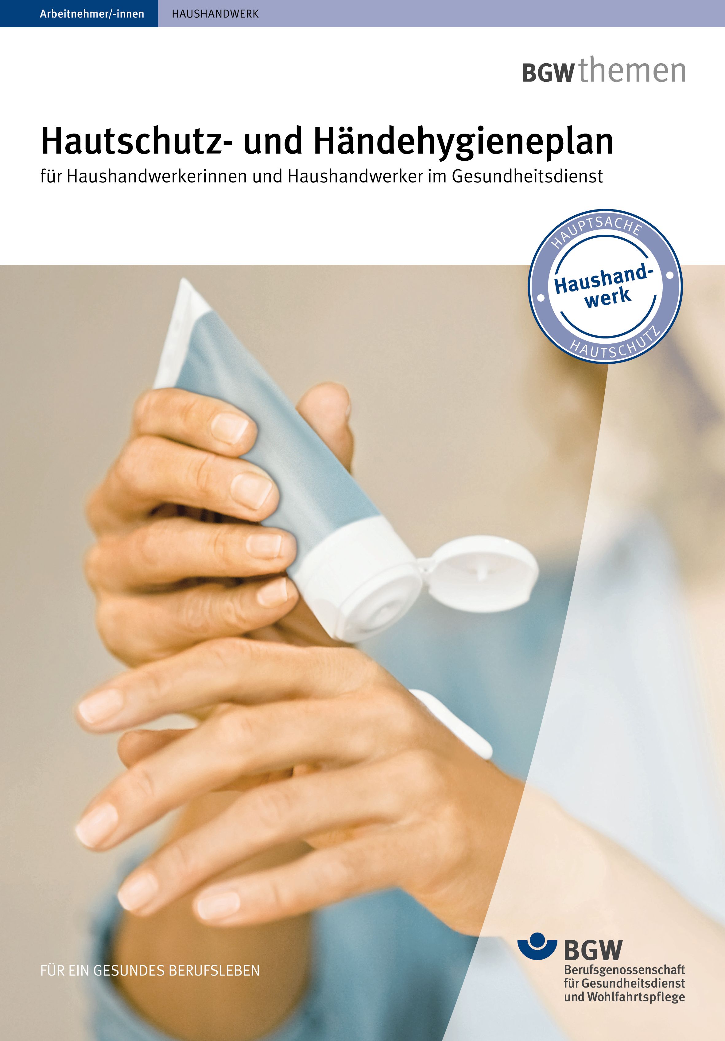 Titel: Hautschutz- und Händehygieneplan für Haushandwerkerinnen und Haushandwerker im Gesundheitsdienst - Junge Frau appliziert sich Handcreme aus der Tube auf die Hand