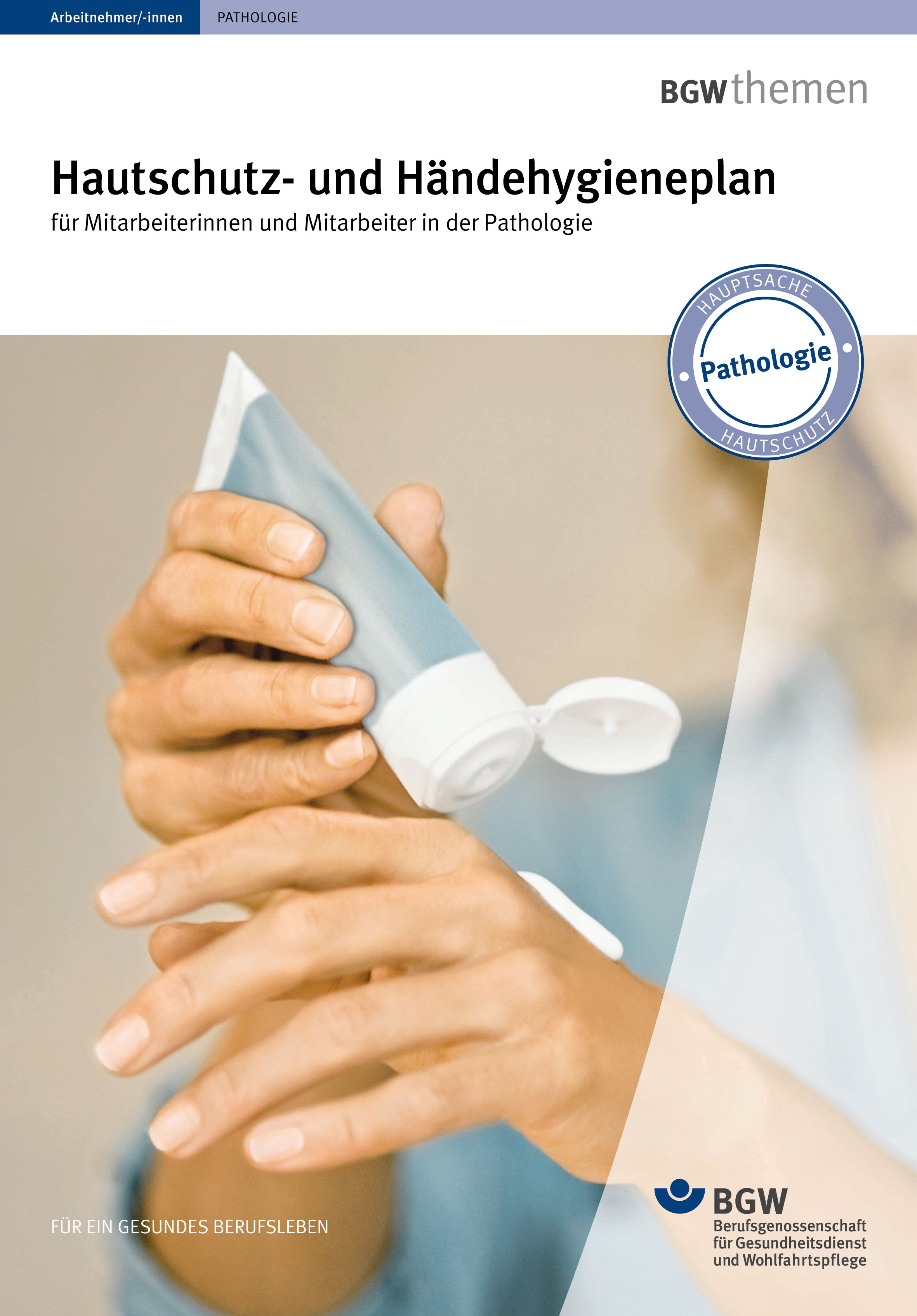 Titel: Hautschutz- und Händehygieneplan für Mitarbeiterinnen und Mitarbeiter in der Pathologie - Junge Frau appliziert sich Handcreme aus der Tube auf die Hand