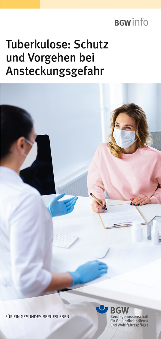 Cover: Tuberkulose: Schutz und Vorgehen bei Ansteckungsgefahr. Eine Ärztin mit FFP2-Maske sitzt einer Patientin mit Mund-Nasen-Schutz gegenüber