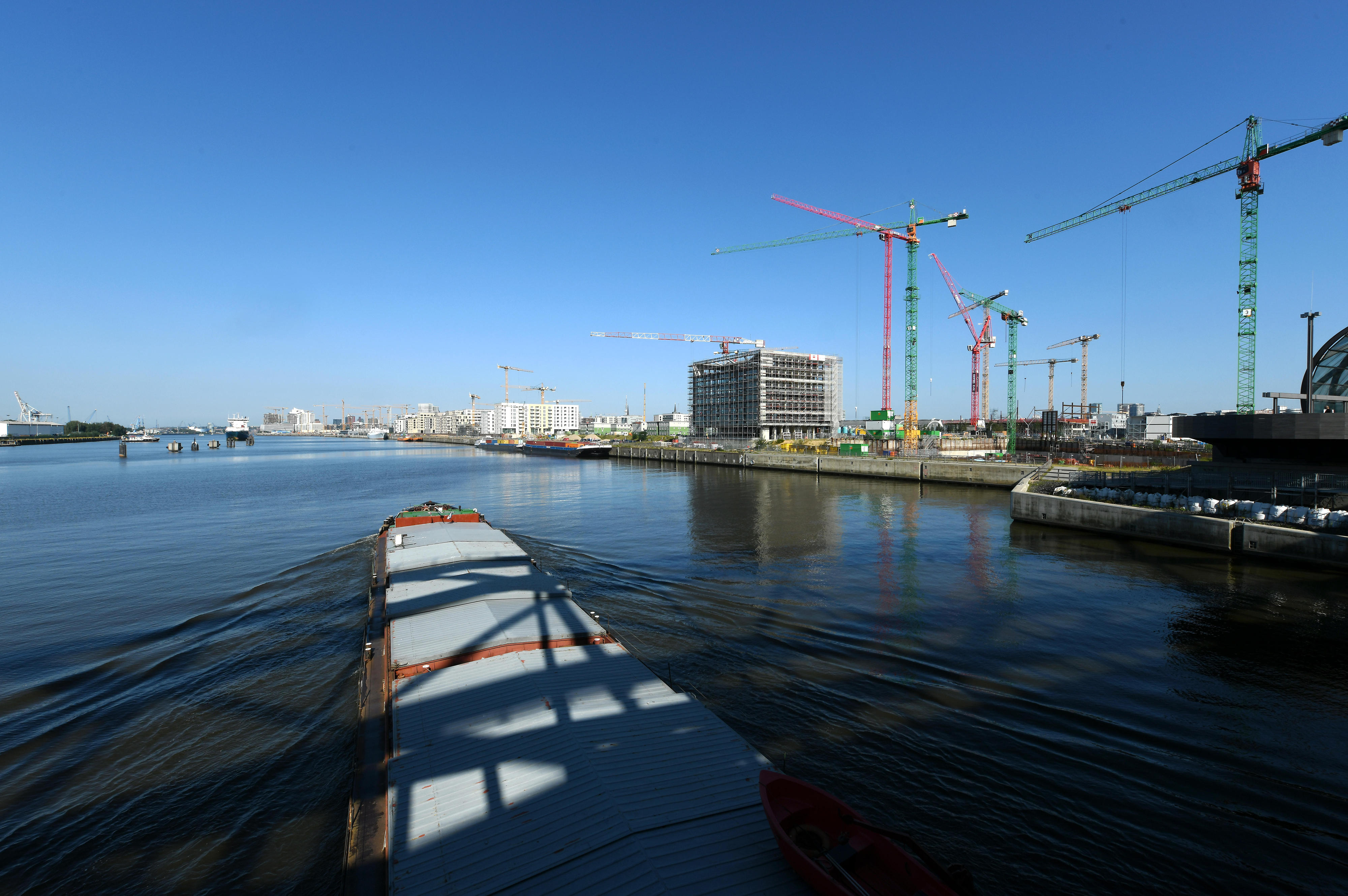 Der Blick von der Elbe auf die Baustelle des PREVIER