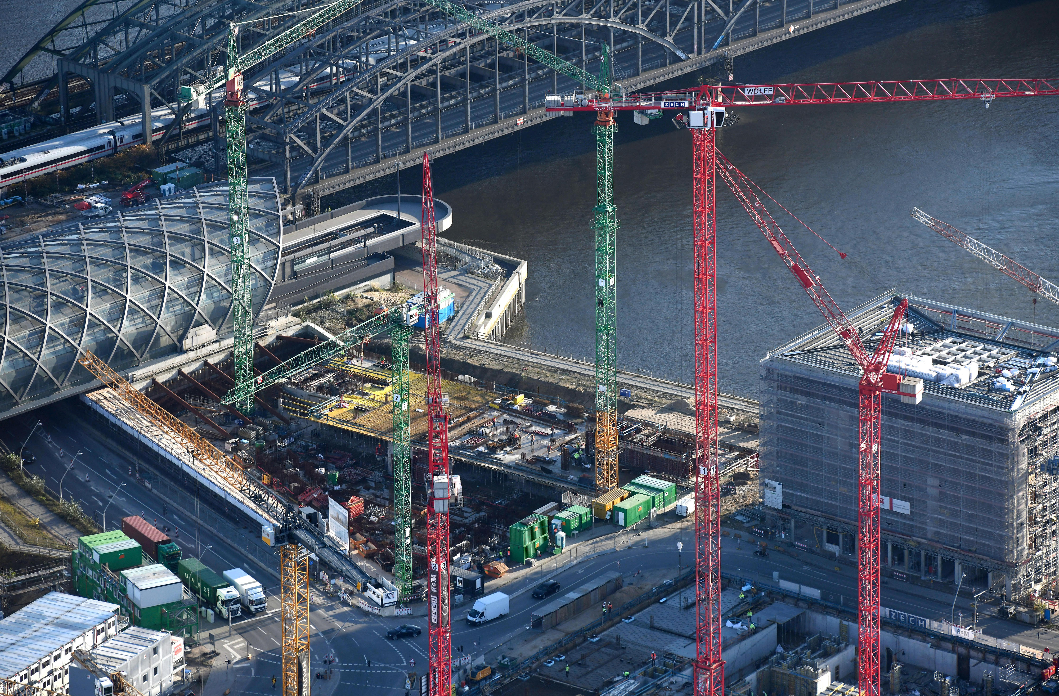 Luftaufnahme der Baustelle des PREVIER an den Elbbrücken in Hamburg