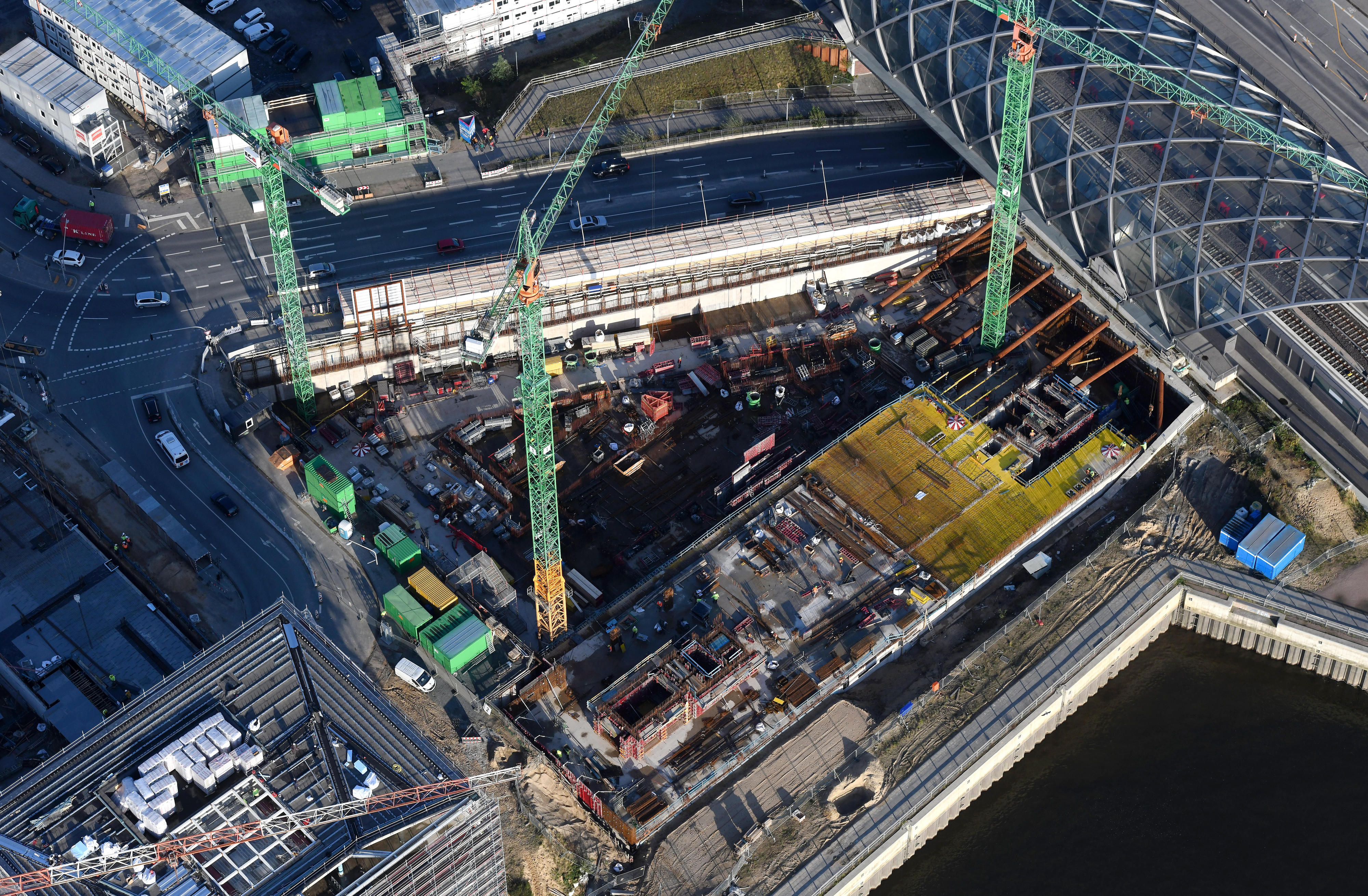 Luftaufnahme der Baustelle des PREVIER an den Elbbrücken in Hamburg