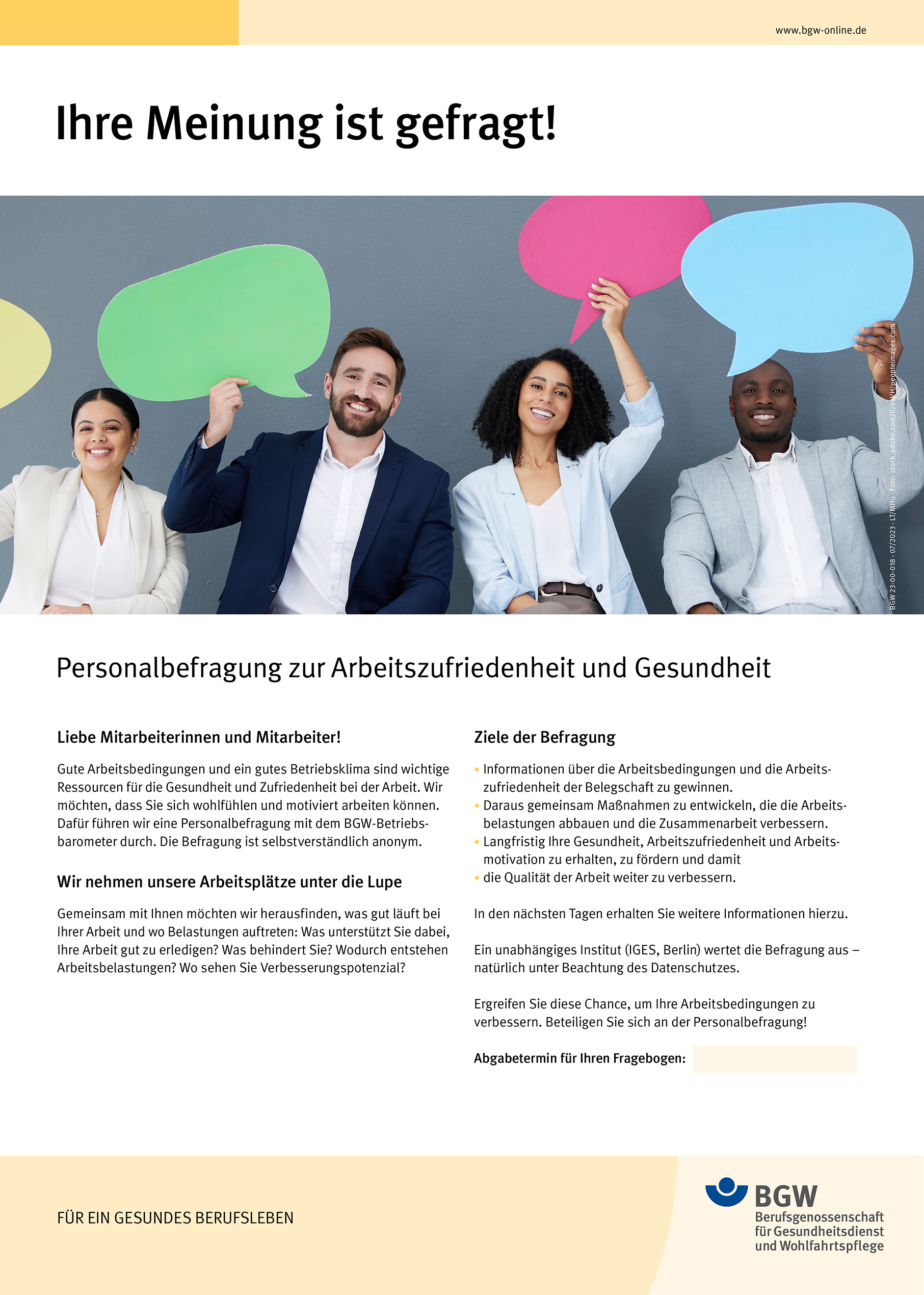 Abbildung des Posters, auf dem 4 Personen Sprechblasen in die Höhe halten, darunter Text.