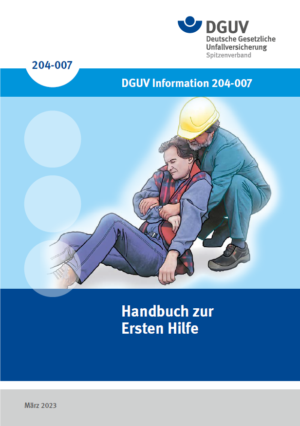 Titel: Handbuch zur Ersten Hilfe - Zeichnung einer hockenden Person mit gelbem Schutzhelm, die mit dem Rettungsgriff eine Person von hinten vom Boden aufnimmt