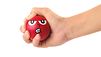 Eine Hand quetscht einen Ball, auf den ein gequältes Gesicht gemalt ist.