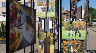 Ausstellung der prämierten Werke des BGW Fotowettbewerbs "Mensch – Arbeit – Zukunft" 2024 auf dem Postplatz in Dresden