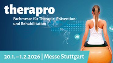 Frau sitzt auf Gymnastikball. Veranstaltungstext: Therapro - Fachmesse für Therapie, Prävention und Rehabilitation