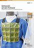 Eine Testdummy mit einem blauen Kasack bekleidet trägt darüber eine PCM-Kühlweste aus gelben Kühlelementen.