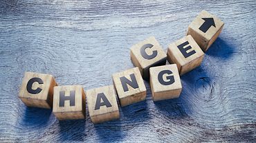 Wechsel und Chance Holzwürfel mit Buchstaben, die Change sowie Chance zeigen