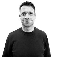 Thomas Krehl, Physiotherapeut BGW studio 78 Ein lächelnder Mann mittleren Alters