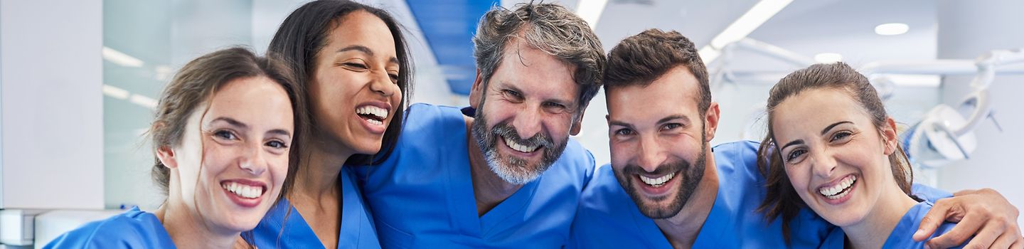 Eine Gruppe Krankenschwestern und -pfleger.