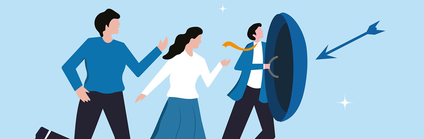 Illustration: Drei Personen nebeneinander in Bewegung, die vordere Person trägt ein Schutzschild, auf das ein Pfeil zufliegt.