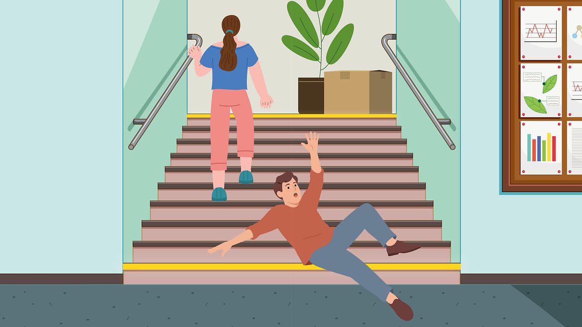 Illustration: Eine Frau geht die Treppe herauf und nutzt dabei den Handlauf. Auf der Treppe liegt ein Mann mit erschrecktem Gesichtsausdruck, der die Treppenstufen herunterstürzt ist. Oben auf dem Treppenabsatz stehen eine Pflanze und ein Karton, im unteren Stockwerk hängt eine Tafel mit Schaubildern.