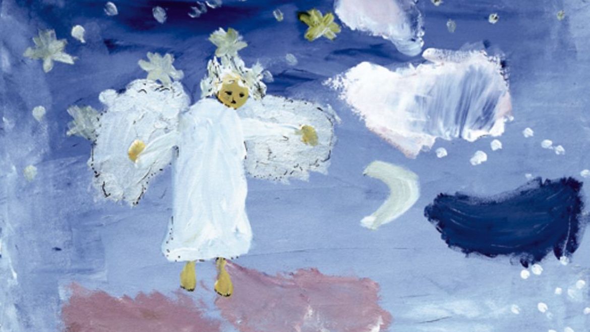 Ein Acryl- und Tuschebild zeigt einen Engel im Himmel schwebend, der auf ein Dorf im Winter herabblickt.