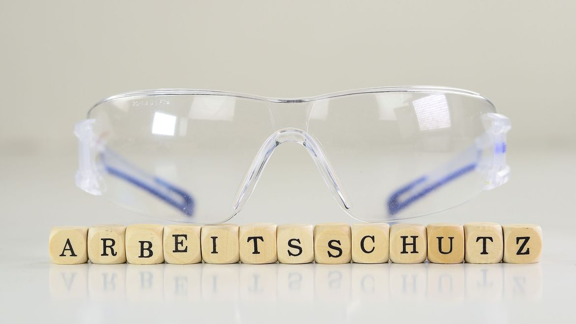 Schutzbrille mit Scrabble-Steinen "Arbeitsschutz"