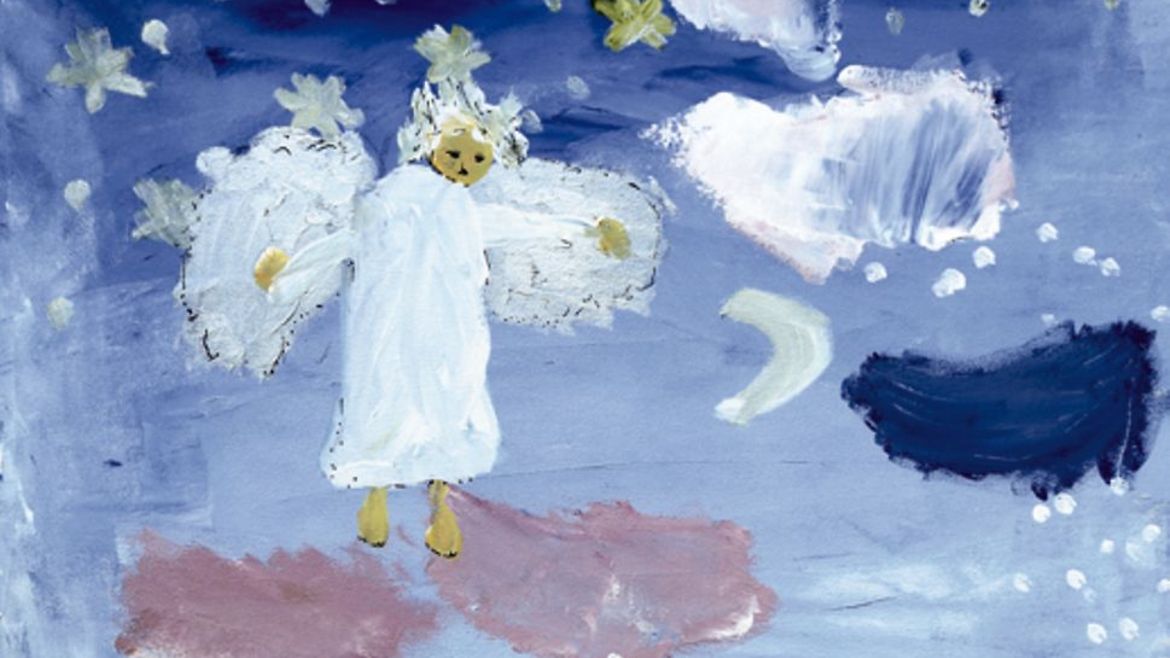 Ein Acryl- und Tuschebild zeigt einen Engel im Himmel schwebend, der auf ein Dorf im Winter herabblickt.