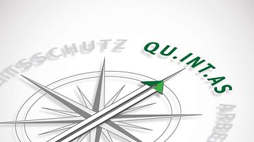 Arbeitsschutz mit System: BGW qu.int.as Symbolbild "Kompass", bei dem der Zeiger auf den Text "qu.int.as" steht