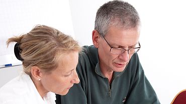 Gespräch Gesprächssituation: ein Mann und eine Frau