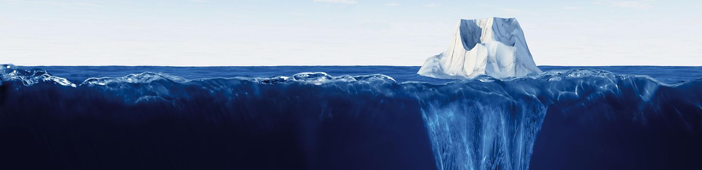 Long-Covid Eisberg - ein Drittel des Eisbergs befindet sich über einer Wasserfläche, zwei Drittel darunter.