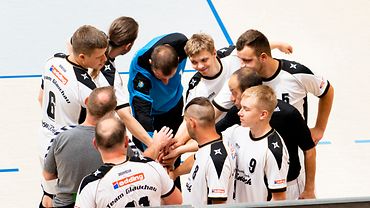 Basketball-Match bei den Special Olympics Sommerspielen 2022, Mannschaft hält zusammen 