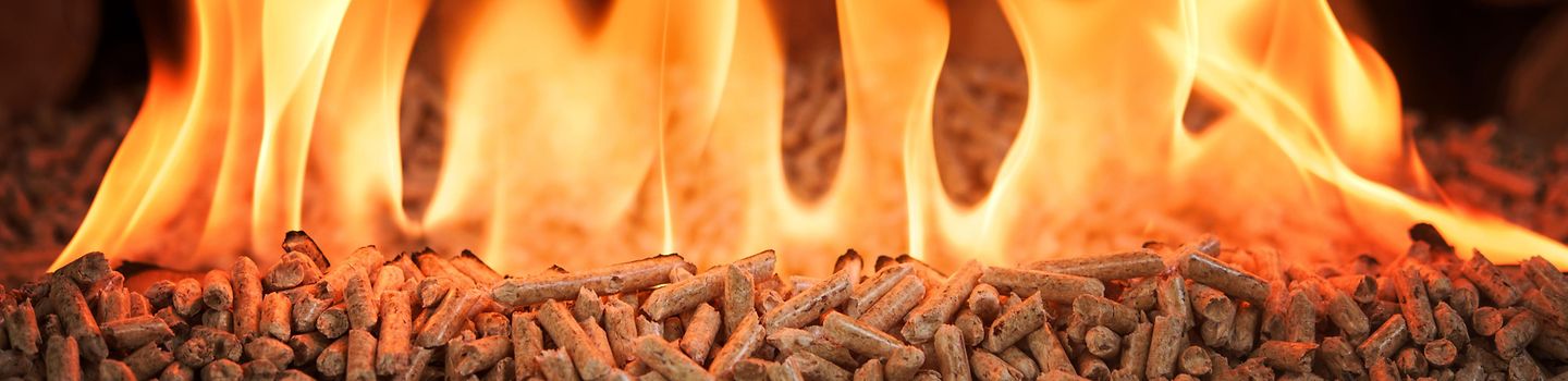 Pellet-Heizung Brennende Holzpellets