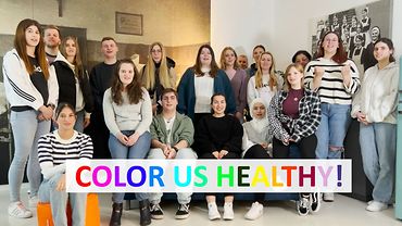 19 junge Menschen, das Team des Projekts ColorUs Healthy