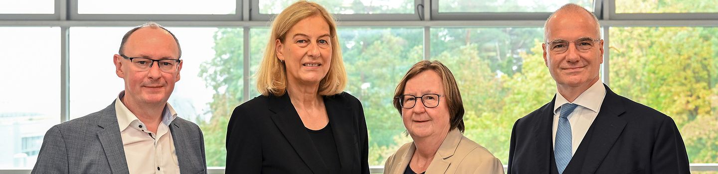 BGW-Vertreterversammlung 2023 in Dresden - Vorsitzende Vorstand und Vertreterversammlung von links: Dietmar Erdmeier, Susann Czekay-Stohldreier, Birgit Adamek, Erik Bodendieck