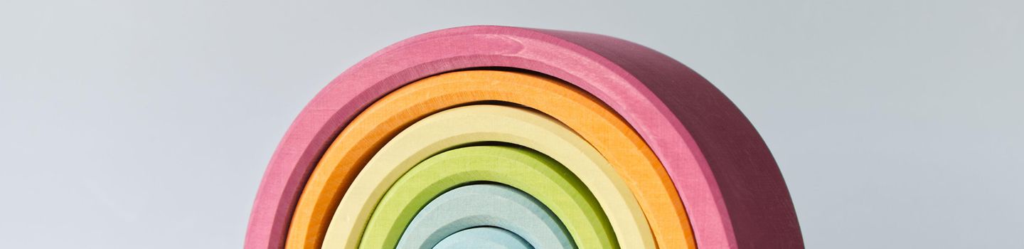 Bauklötze Holzbauklötze in Form eines Regenbogens